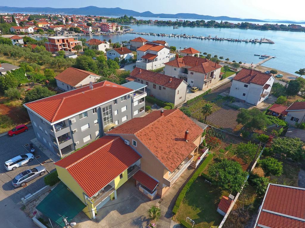 Apartments Lena Sukošan Exterior foto